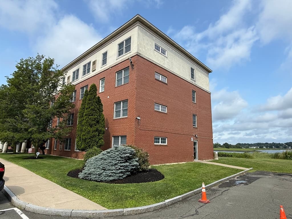 20 Heaths Ct # 401, Lynn MA 01905 photo 2