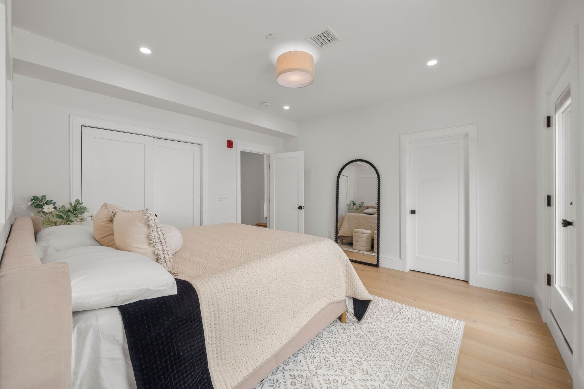 Condominium at 136 West 8th # 3, Boston MA 02127, Boston, photo 11 of 30