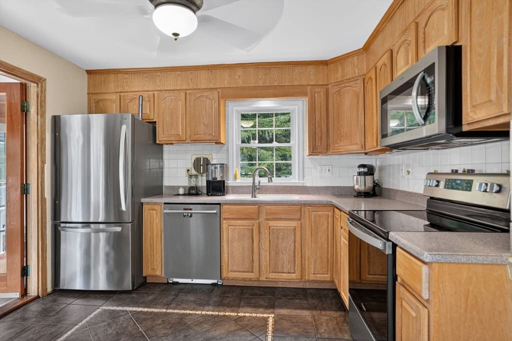 141 Holliston St, Medway MA 02053 photo 6