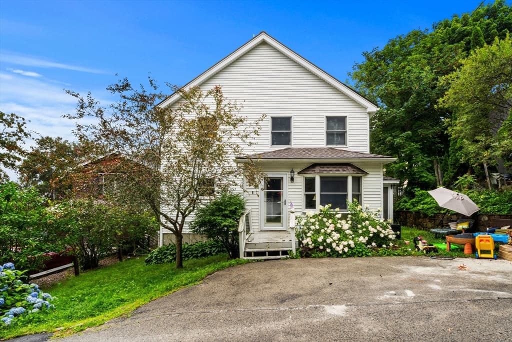 8 Windsor Ln, Gloucester MA 01930