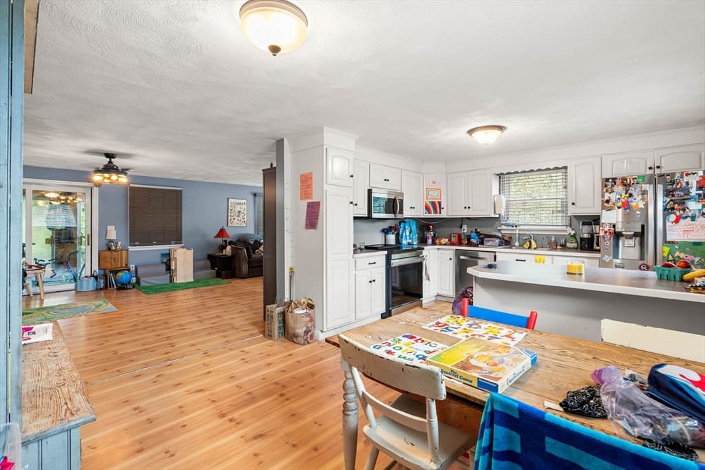 8 Windsor Ln, Gloucester MA 01930 photo 8