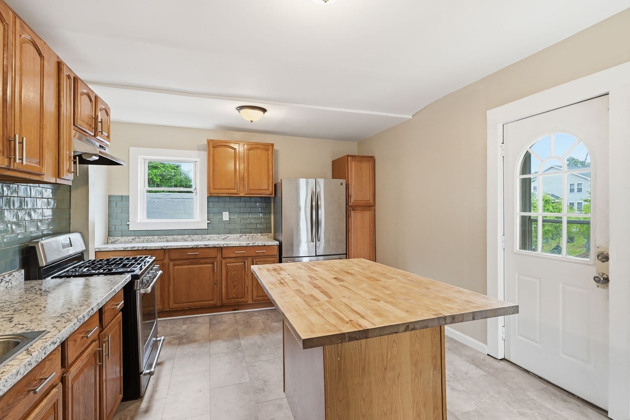 Single Family Residence at 52 Lebanon St, Springfield MA 01109, Springfield, photo 13 of 42