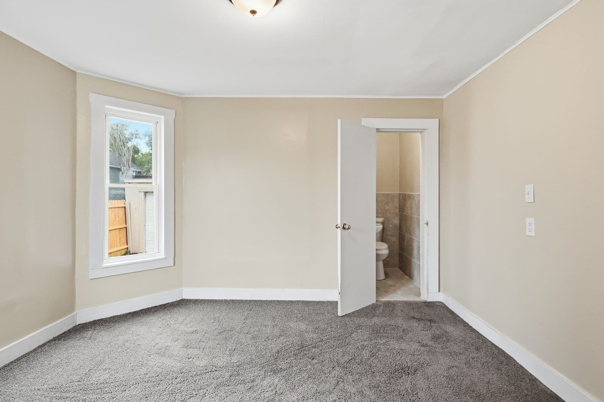 Single Family Residence at 52 Lebanon St, Springfield MA 01109, Springfield, photo 9 of 42
