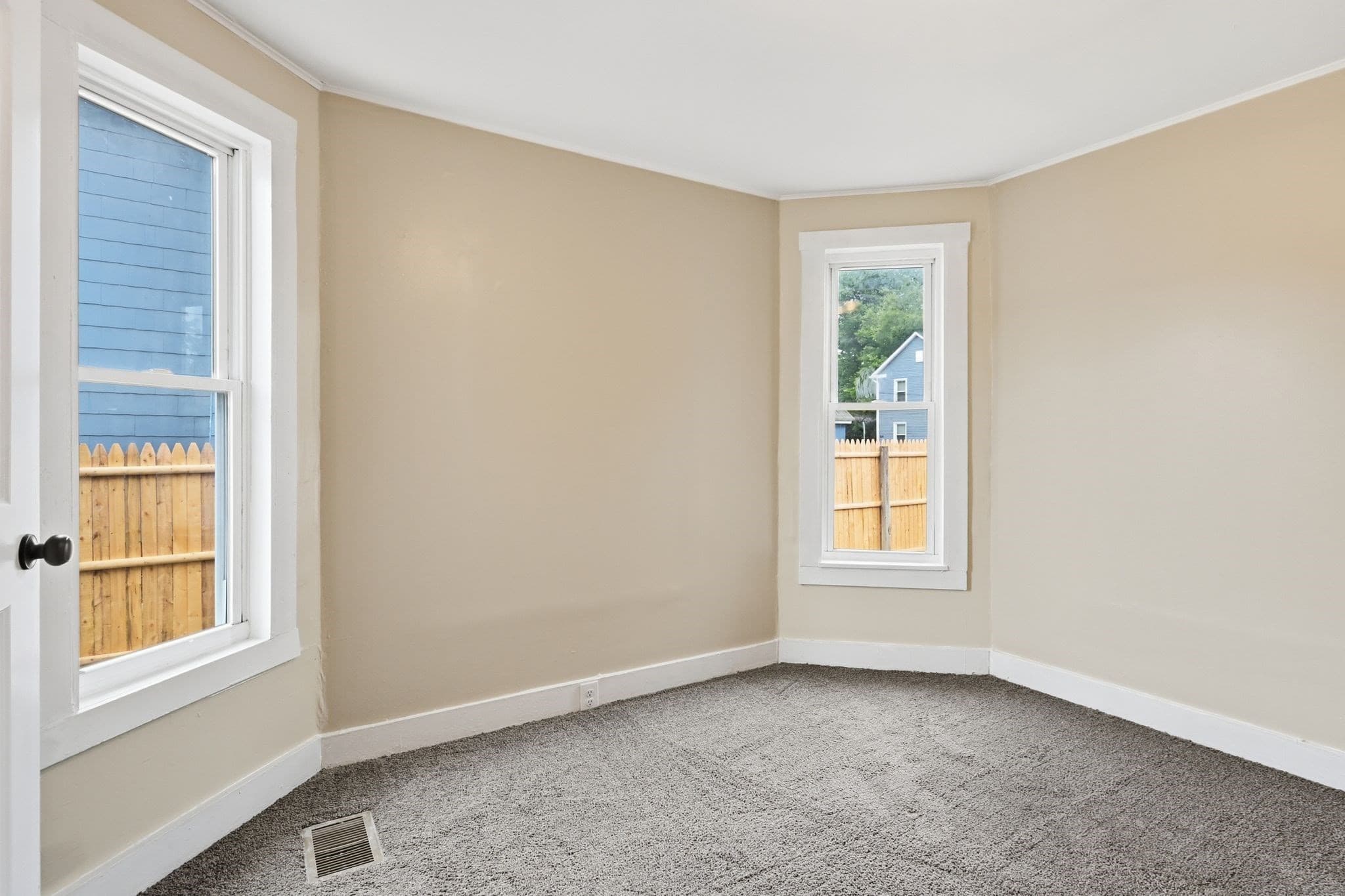 Single Family Residence at 52 Lebanon St, Springfield MA 01109, Springfield, photo 10 of 42