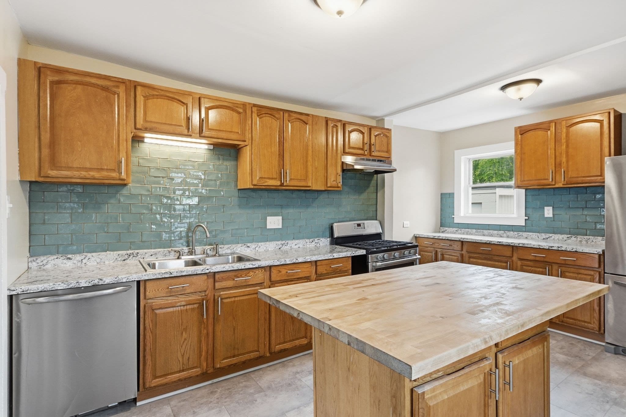 Single Family Residence at 52 Lebanon St, Springfield MA 01109, Springfield, photo 14 of 42