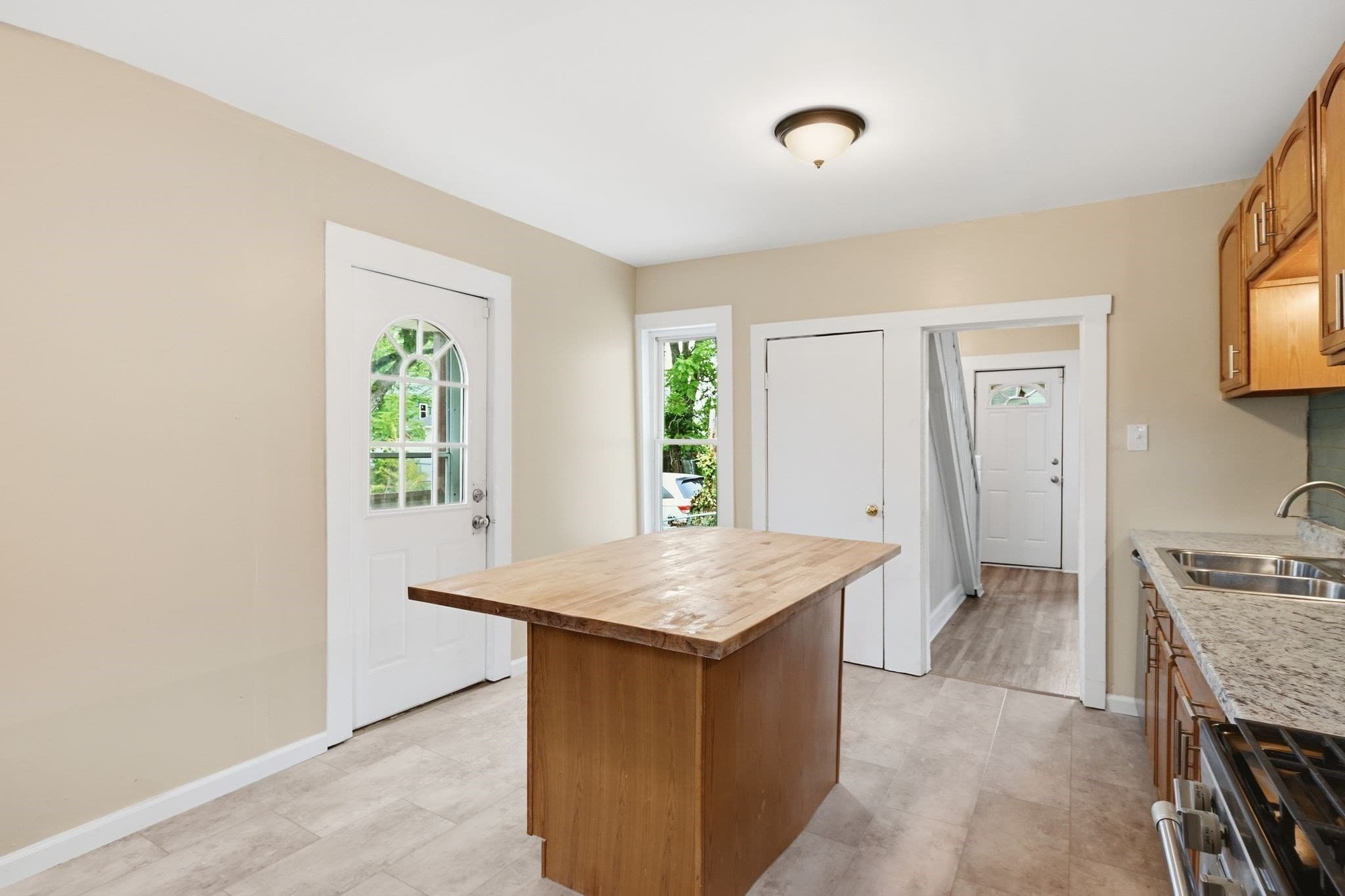 Single Family Residence at 52 Lebanon St, Springfield MA 01109, Springfield, photo 18 of 42