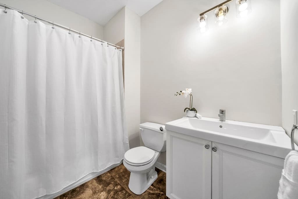 257 Pleasant St # 7, Worcester MA 01609 photo 17