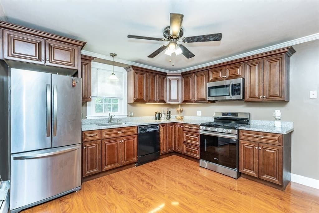 165 Astle St, Tewksbury MA 01876 photo 9
