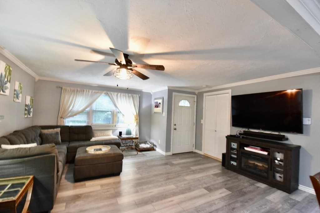 9 Maid Marion St, Oxford MA 01540 photo 12