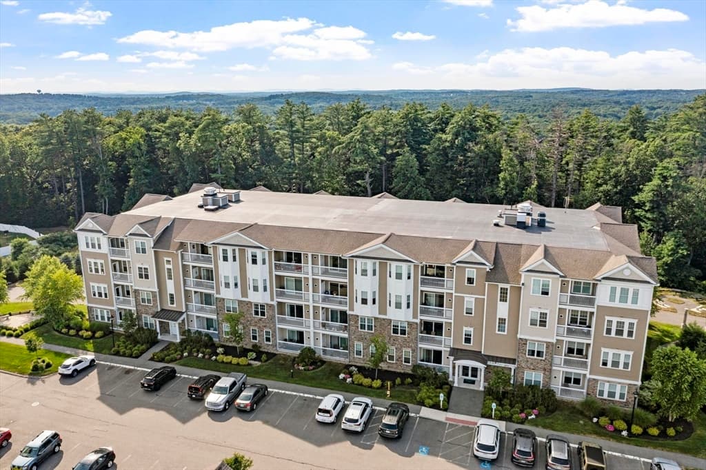 2 Francis Dr # 203, Andover MA 01810