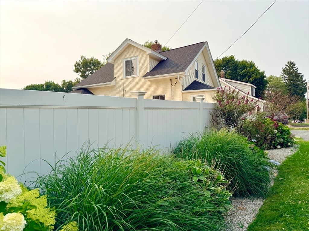 22 Pelican Ave, Worcester MA 01605 photo 9