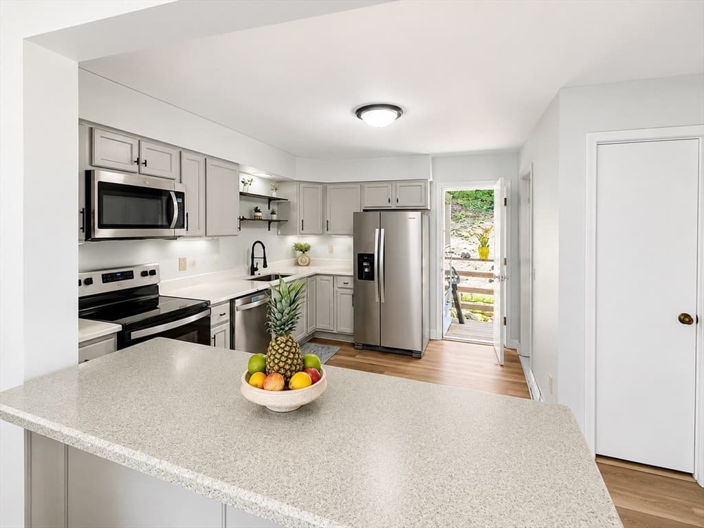 25 Gediminas St # 25, Worcester MA 01610 photo 8