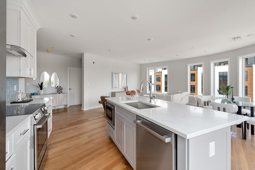 267 Old Colony # 404, Boston MA 02127 photo 5