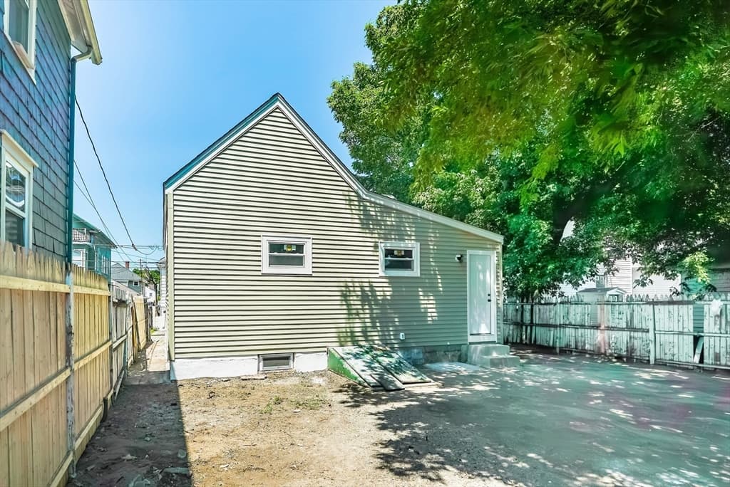 112 Hendrick, Providence RI 02908 photo 16