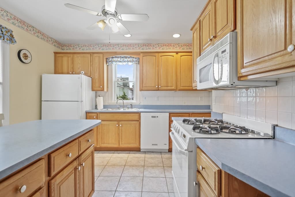 Single Family Residence at 13 Endicott St, Lawrence MA 01841, Lawrence, photo 9 of 31