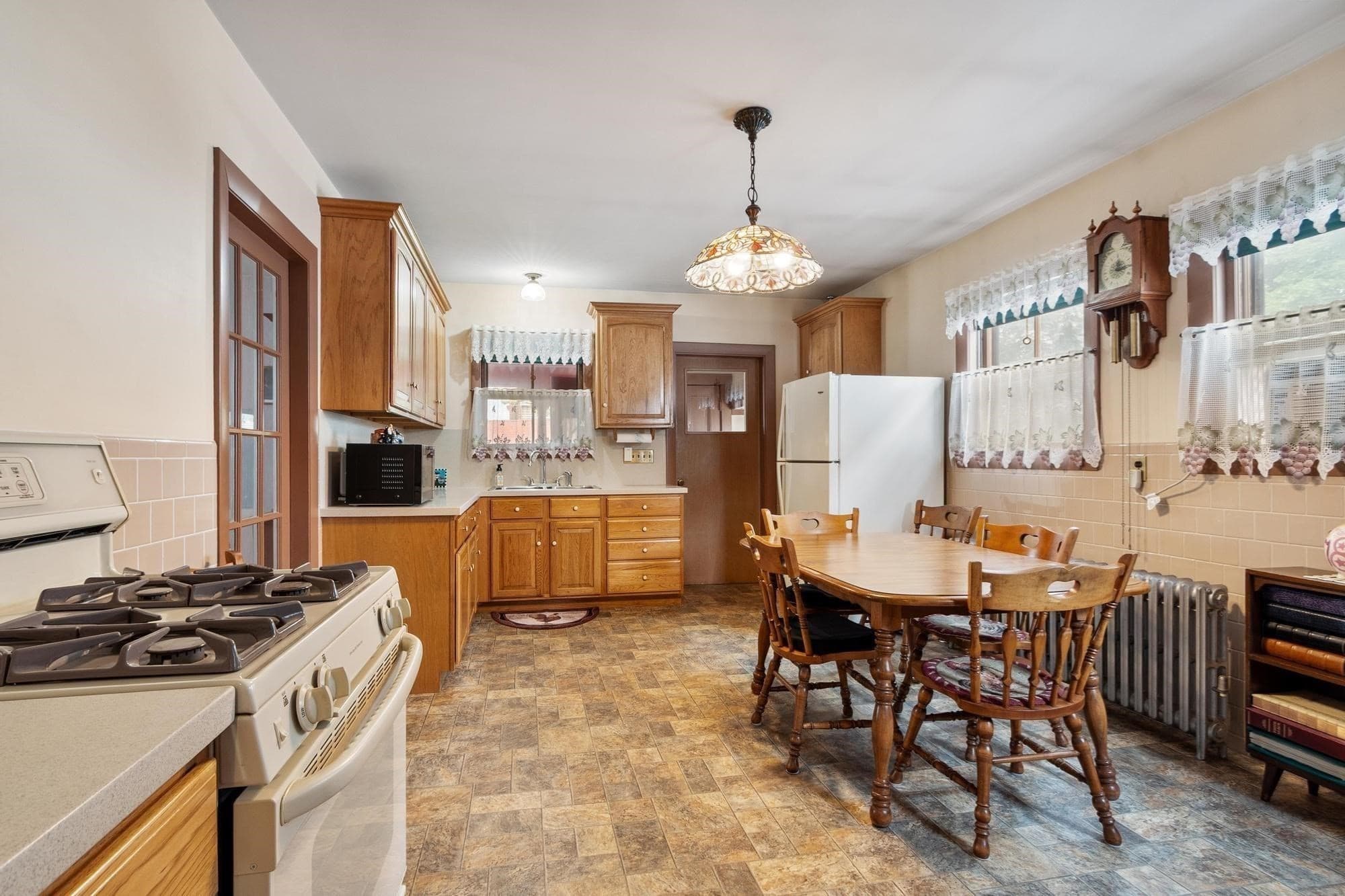 Single Family Residence at 8 Chase Street, Beverly MA 01915, Beverly, photo 6 of 32