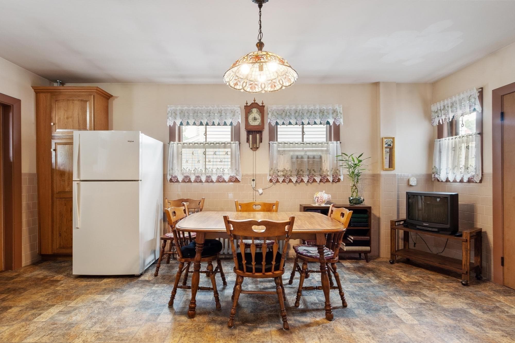 Single Family Residence at 8 Chase Street, Beverly MA 01915, Beverly, photo 3 of 32