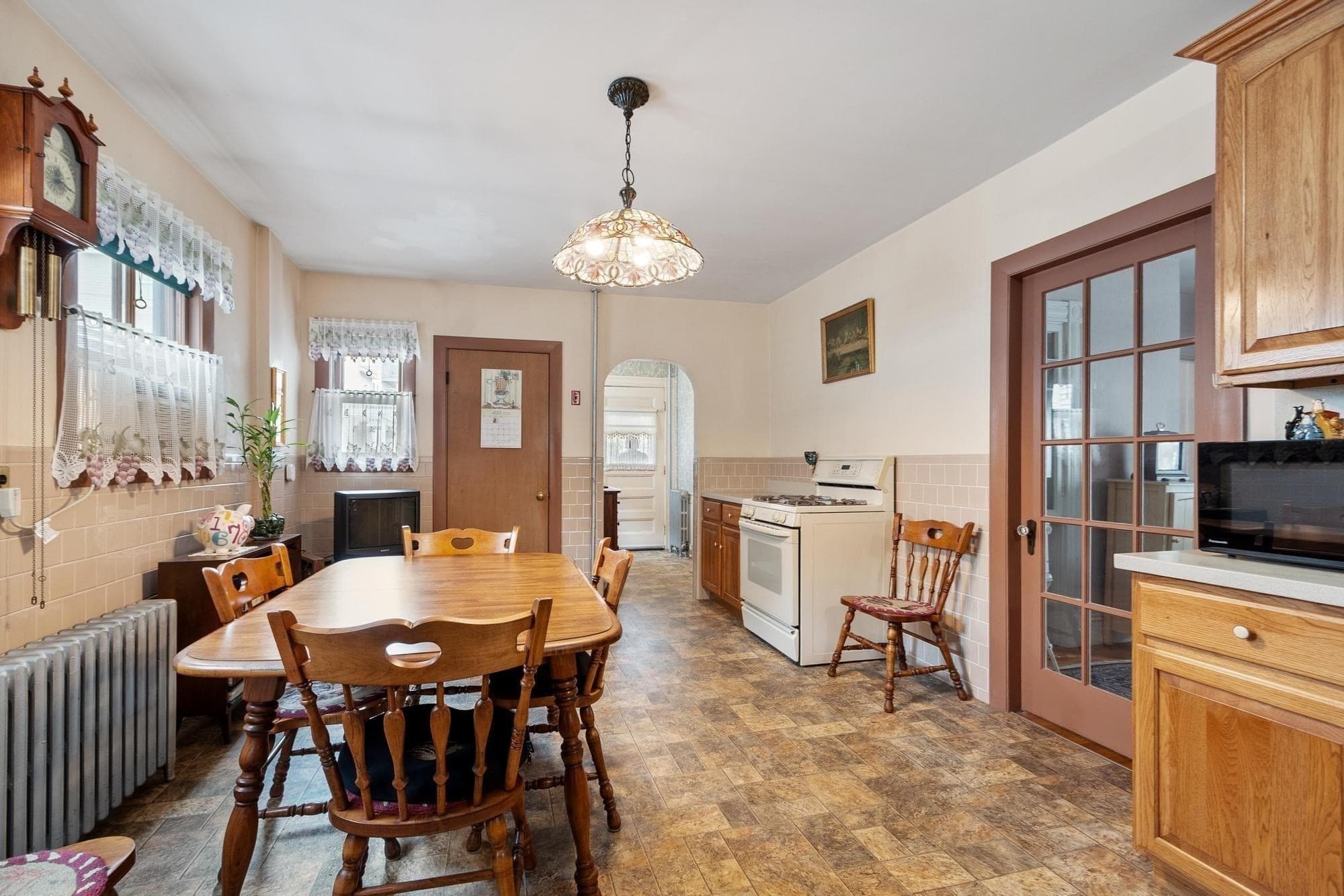 Single Family Residence at 8 Chase Street, Beverly MA 01915, Beverly, photo 4 of 32