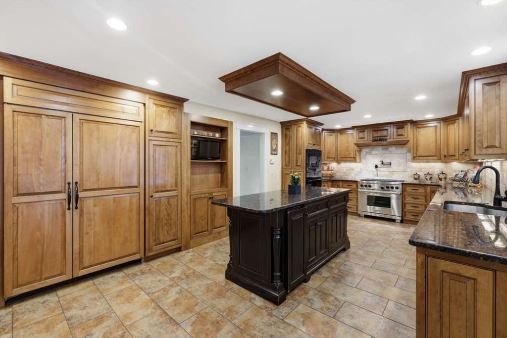 236 Bridle Path, North Andover MA 01845 photo 5