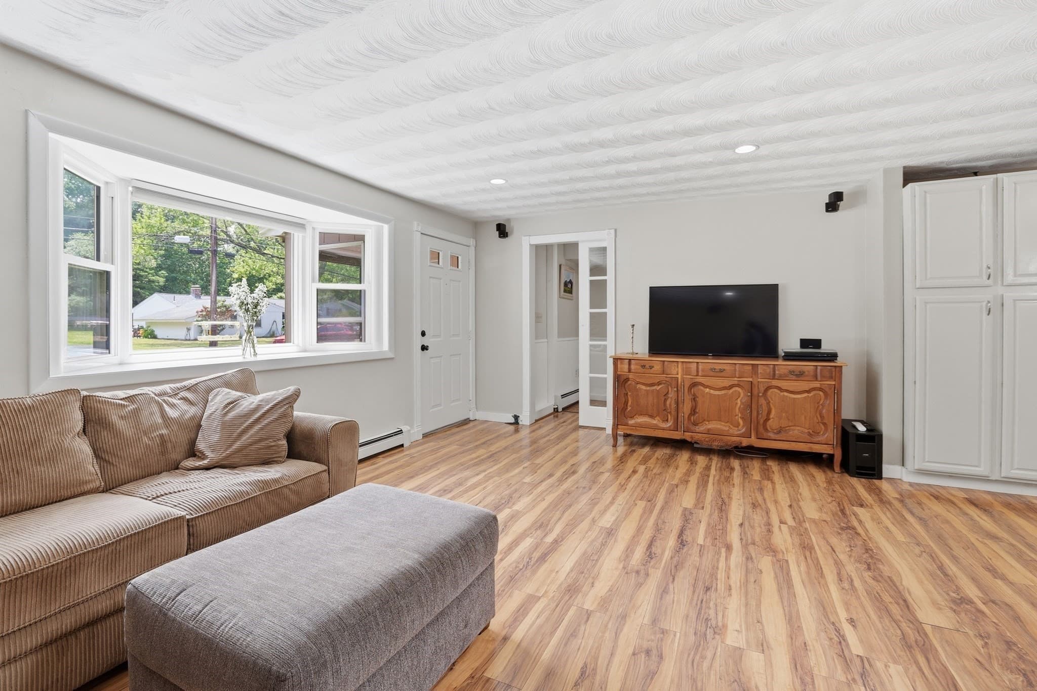 Single Family Residence at 8 Sloane Dr, Framingham MA 01701, Framingham, photo 5 of 33