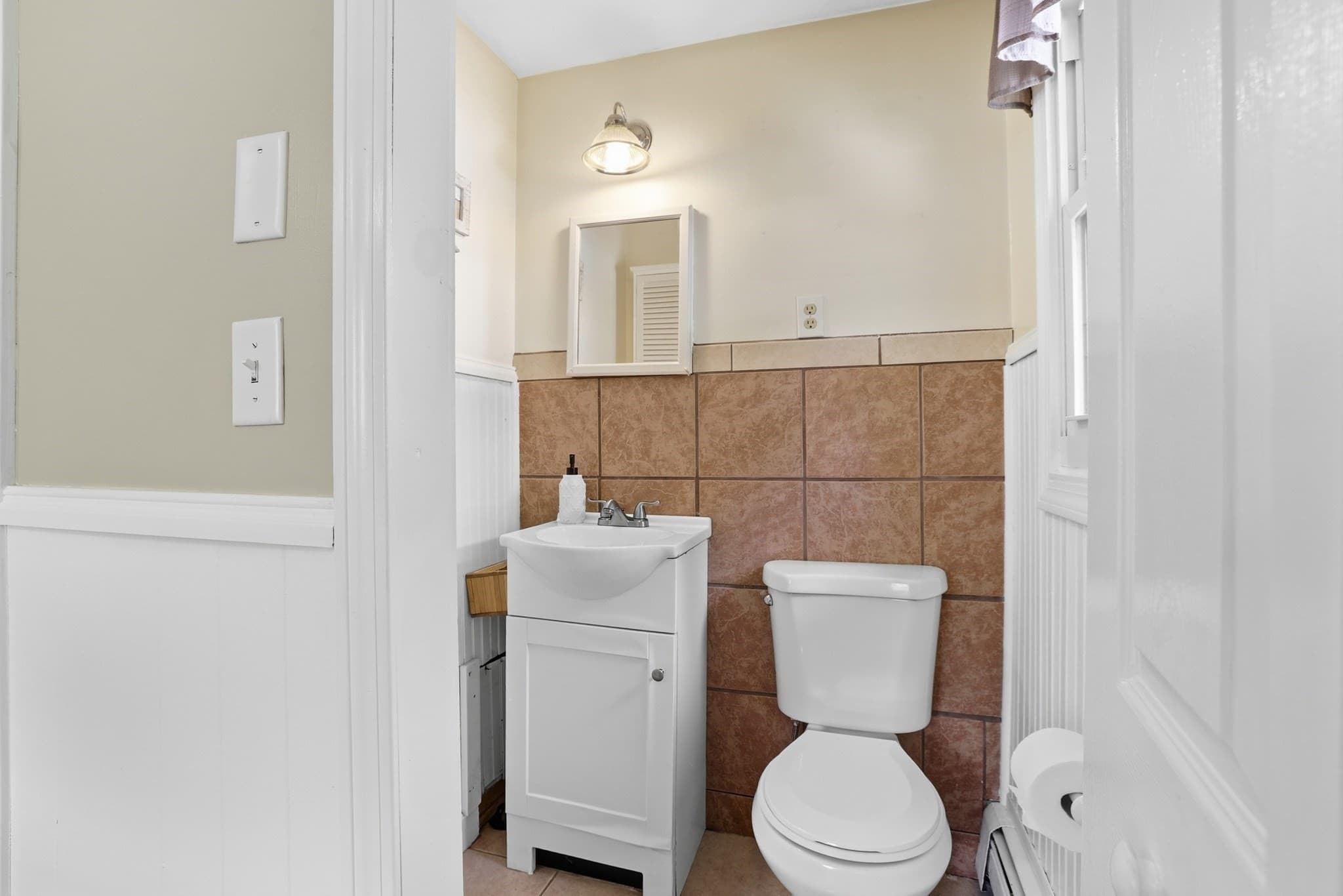 Single Family Residence at 8 Sloane Dr, Framingham MA 01701, Framingham, photo 14 of 33