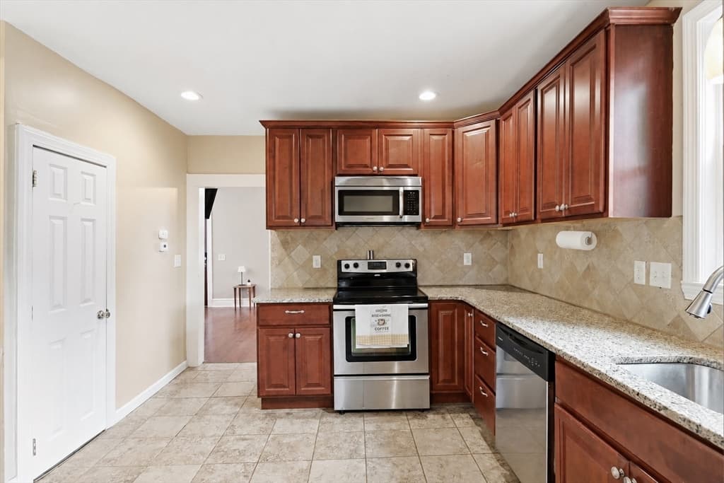 43 Hampden St, Ludlow MA 01056 photo 12
