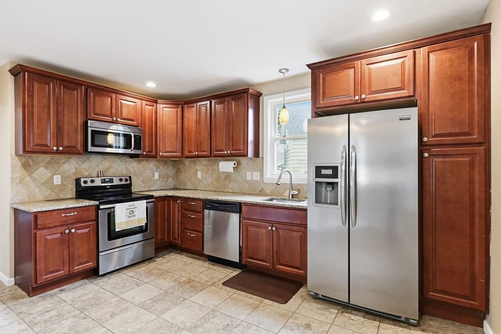 43 Hampden St, Ludlow MA 01056 photo 11