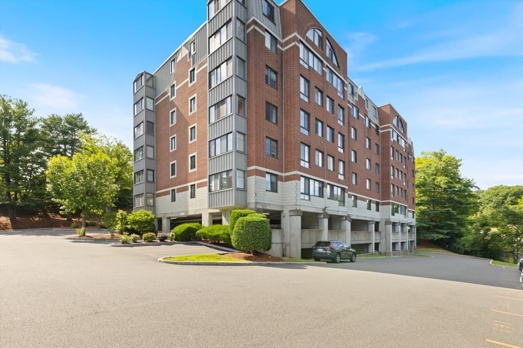 100 Ledgewood Dr # 410, Stoneham MA 02180 photo 3