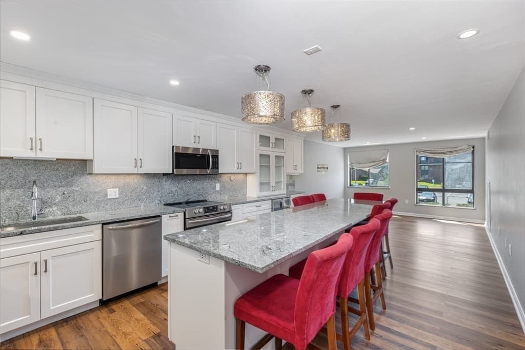100 Ledgewood Dr # 410, Stoneham MA 02180