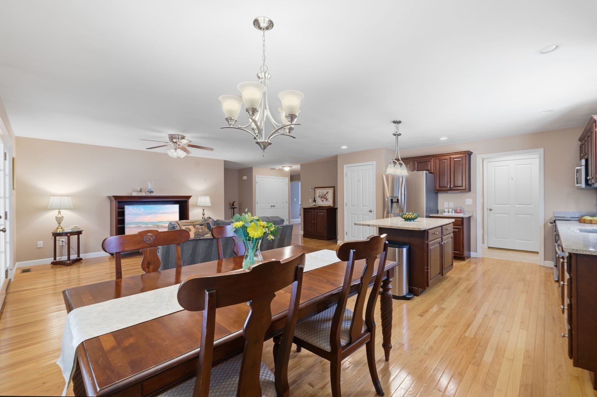 Condominium at 39 Russell Farm Dr # 39, Methuen MA 01844, Methuen, photo 9 of 42