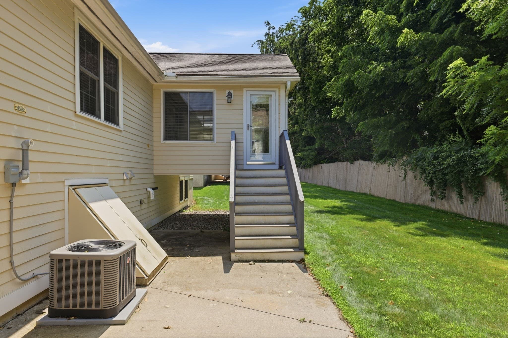Condominium at 39 Russell Farm Dr # 39, Methuen MA 01844, Methuen, photo 37 of 42