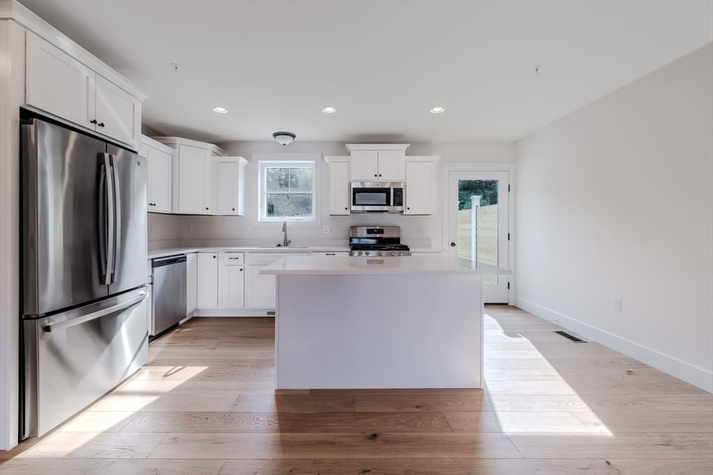 112 Genest St # 17, Dracut MA 01826 photo 3