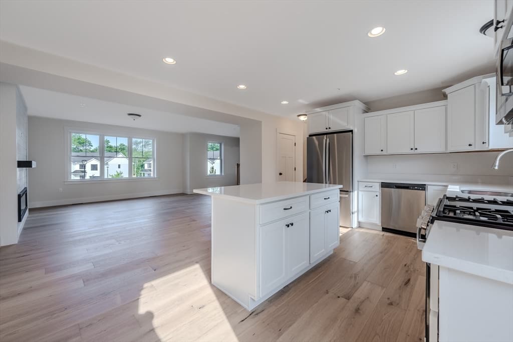112 Genest St # 17, Dracut MA 01826 photo 5