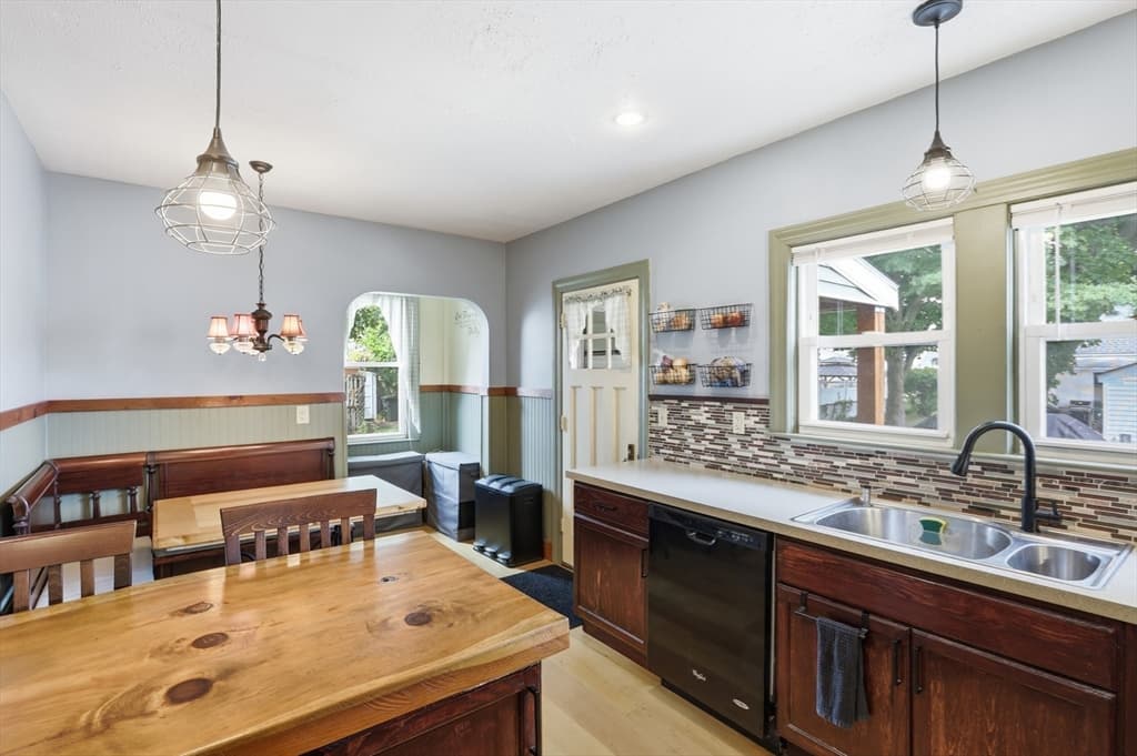 Single Family Residence at 2 Cashman Rd, Peabody MA 01960, Peabody, photo 12 of 37