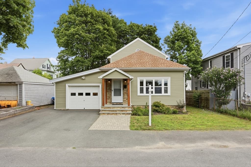 2 Cashman Rd, Peabody MA 01960
