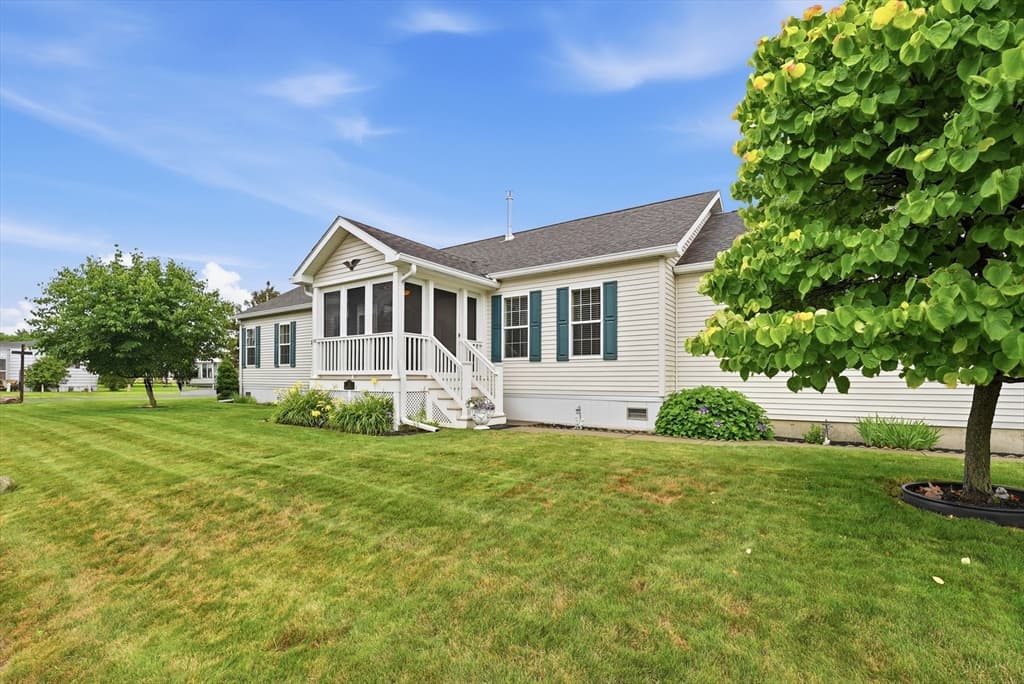 11 Carol Circle, Westfield MA 01085