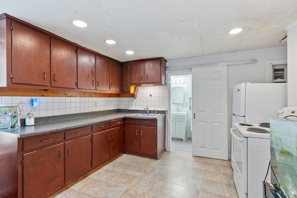 49 Baker Street, Gardner MA 01440 photo 8
