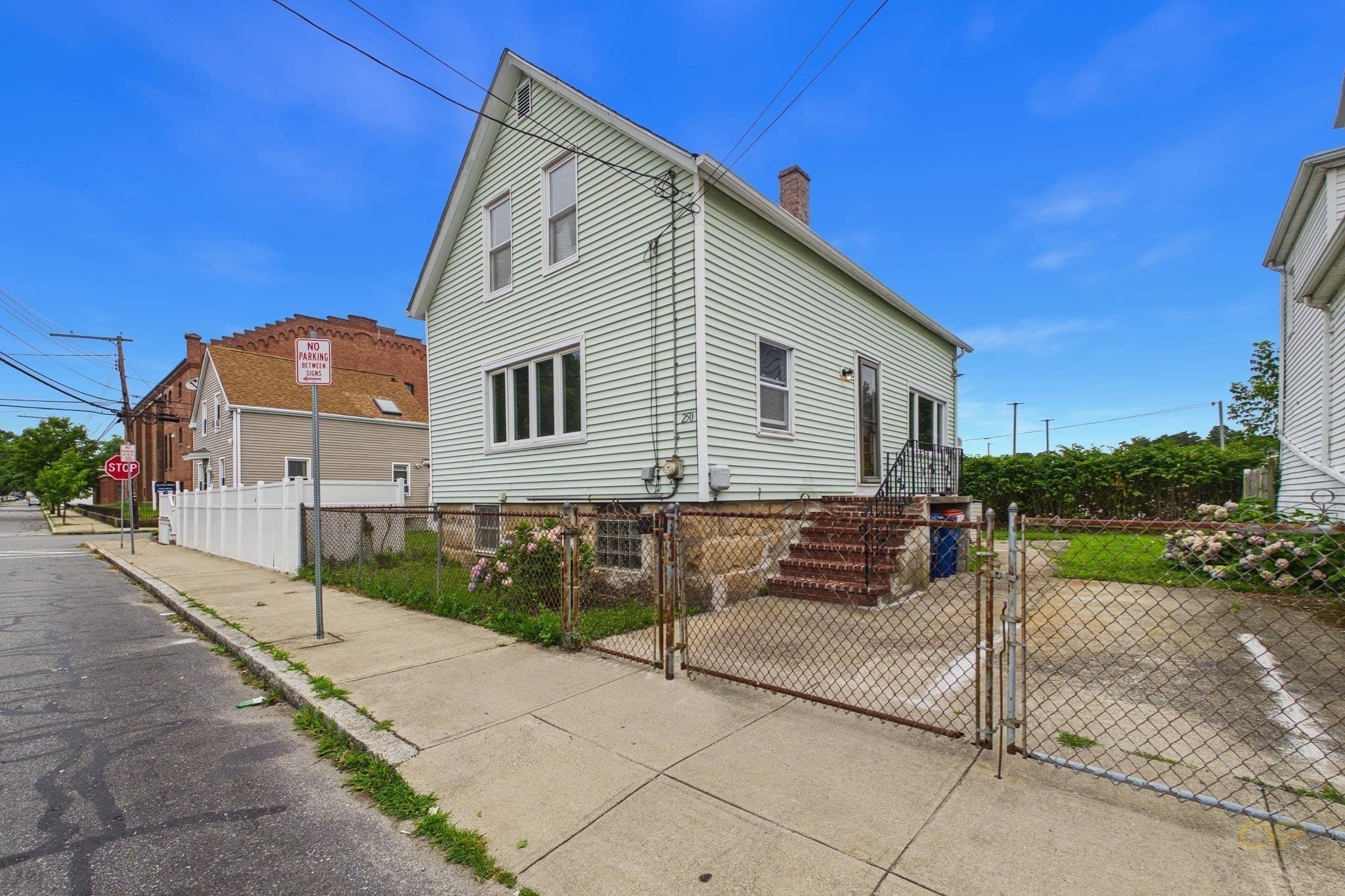250 Chancery St, New Bedford MA 02740