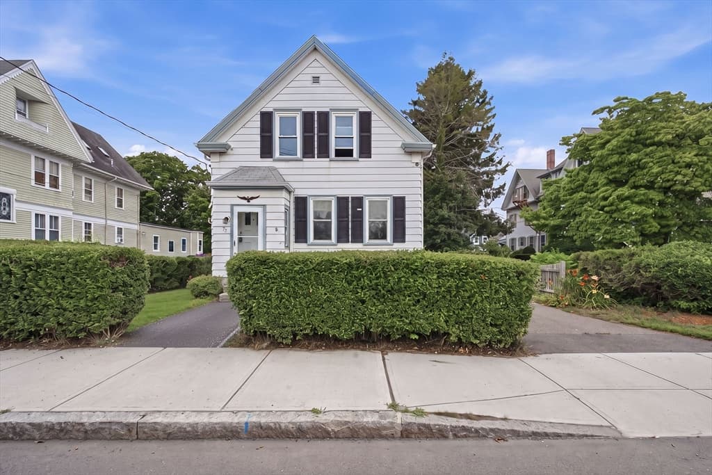 92 Broadway, Taunton MA 02780