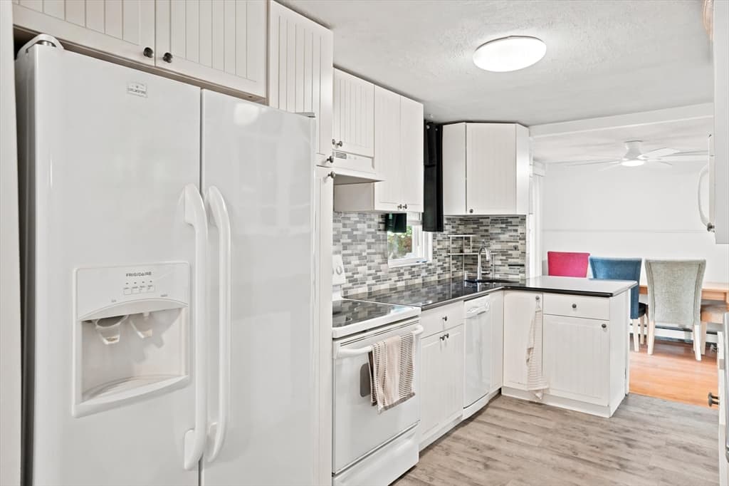 16 Edgelawn Ave, Chelmsford MA 01863 photo 16
