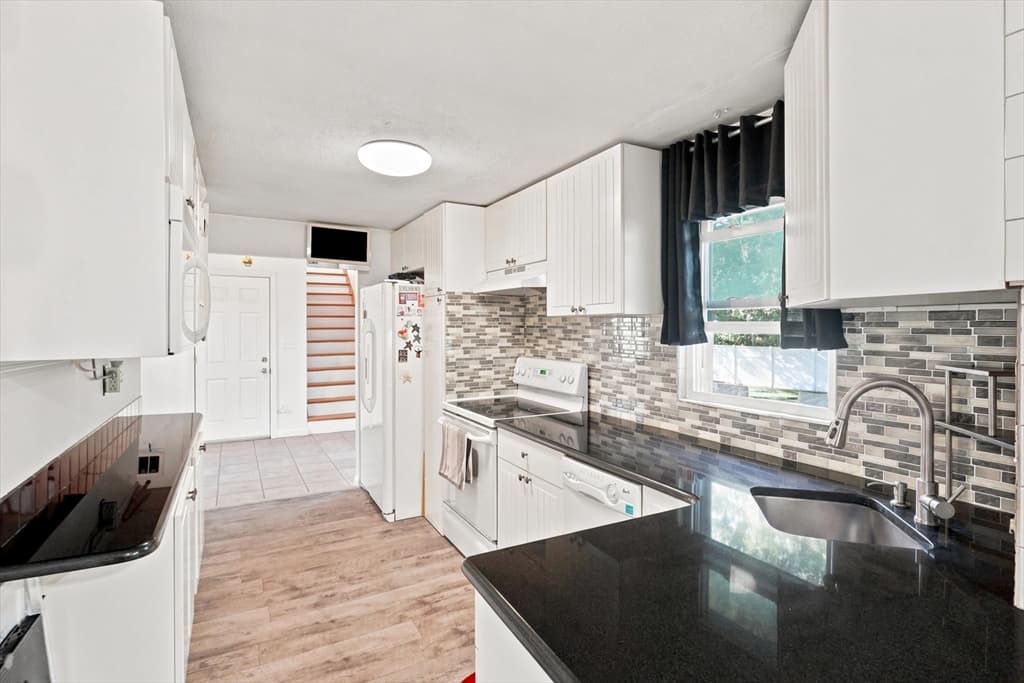 16 Edgelawn Ave, Chelmsford MA 01863 photo 14