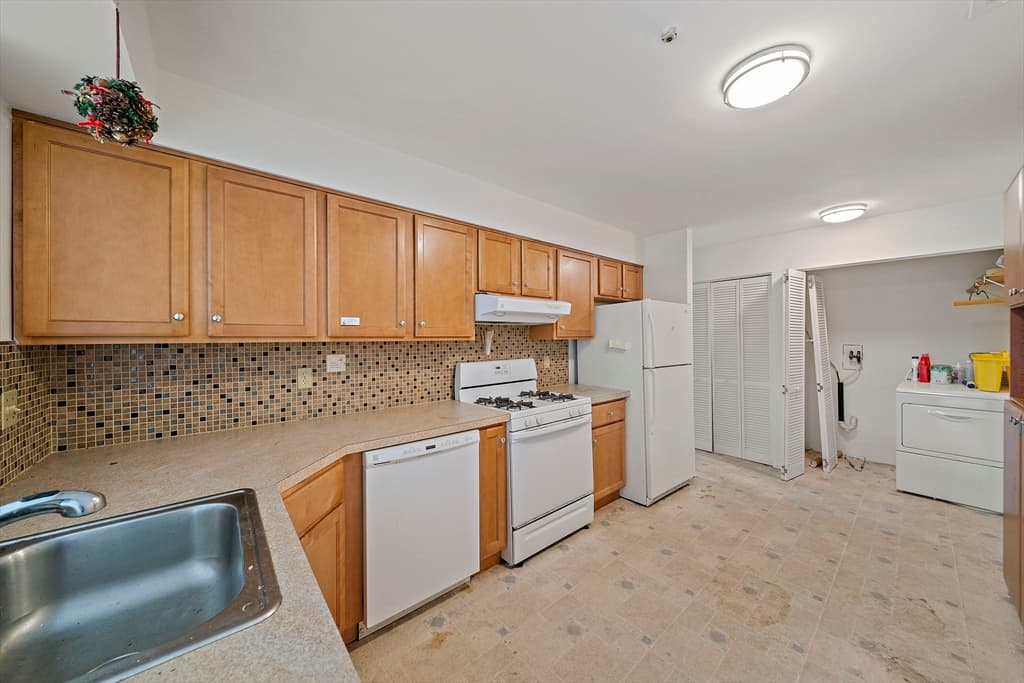 Condominium at 47 Rosewood Dr # 47, Stoughton MA 02072, Stoughton, photo 10 of 23