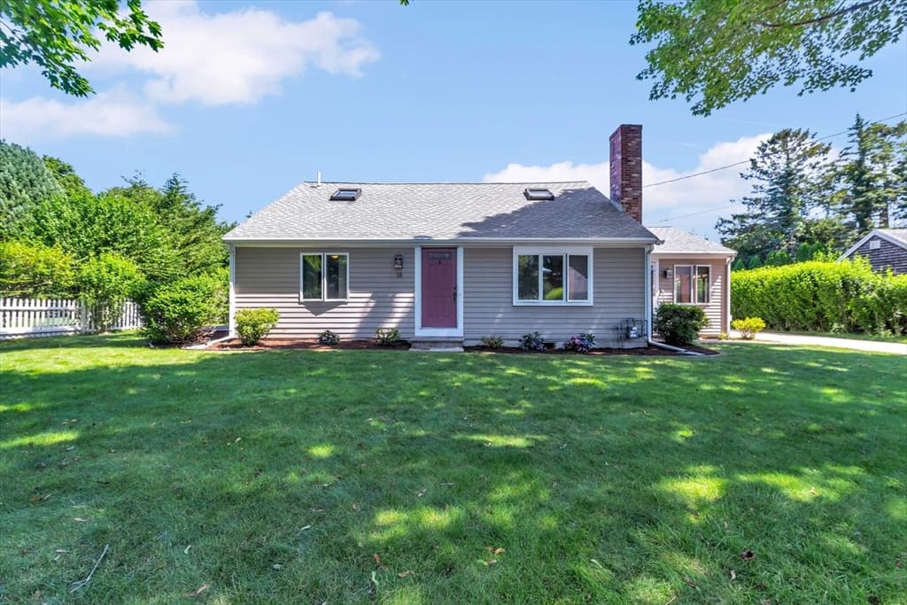 18 Clearview Avenue, Falmouth MA 02540
