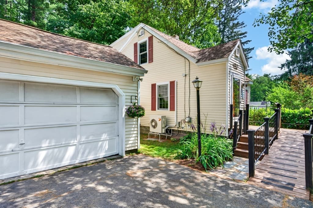 Single Family Residence at 121 Poplar St, Greenfield MA 01301, Greenfield, photo 29 of 42