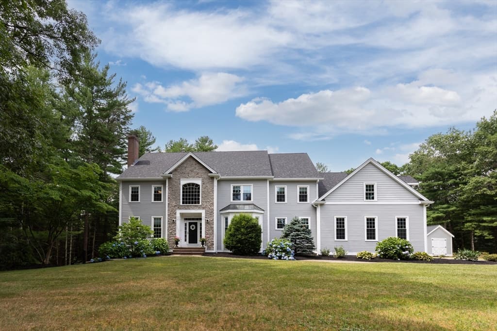 239 Country Club Way, Kingston MA 02364