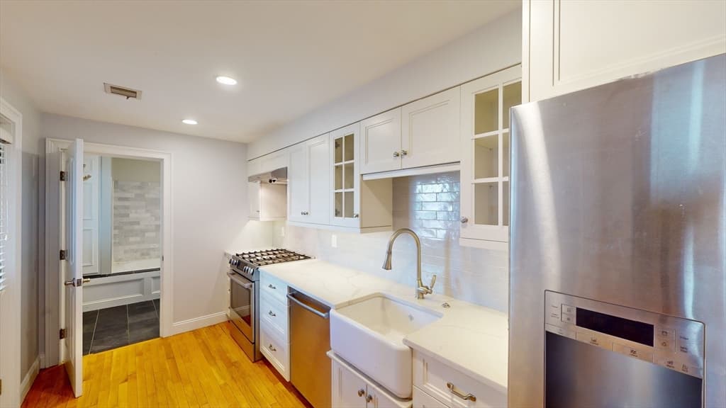 214-216 W 7th St # 2L, Boston MA 02127 photo 4
