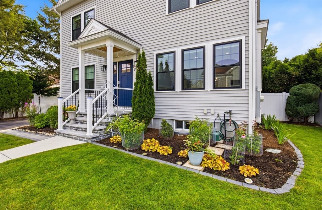 19 Manhattan Ter, Newton MA 02465 photo 3