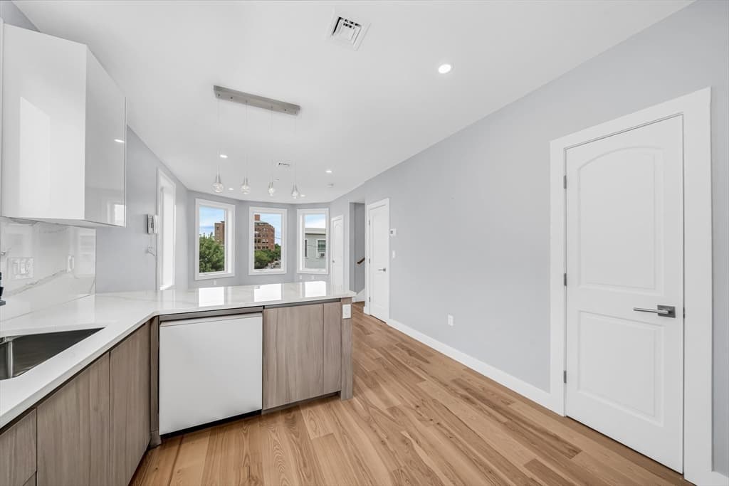 181 Maverick PH, Boston MA 02128 photo 3