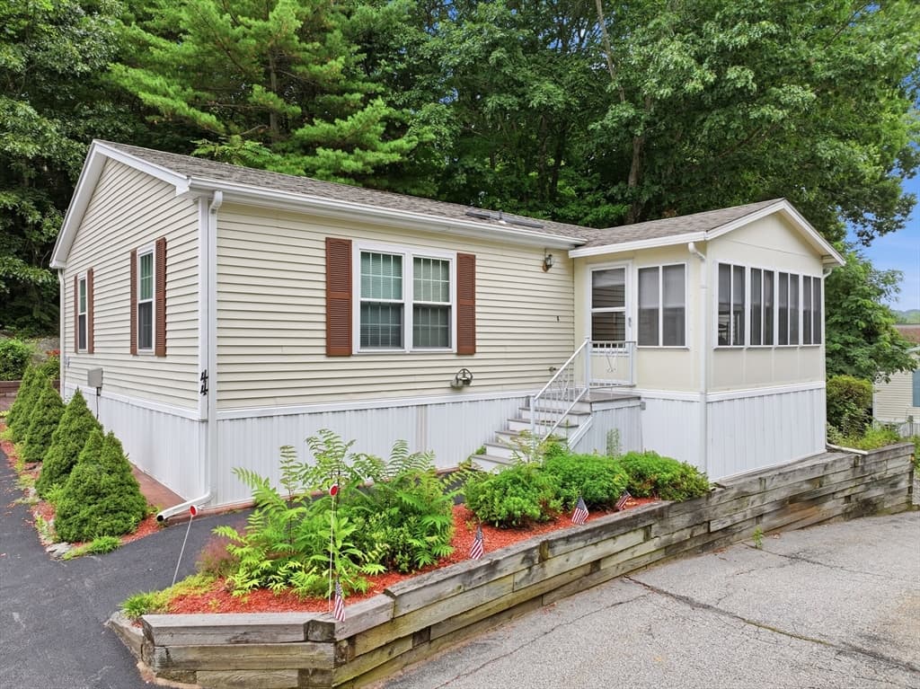 47 Washington St # 44, Auburn MA 01501