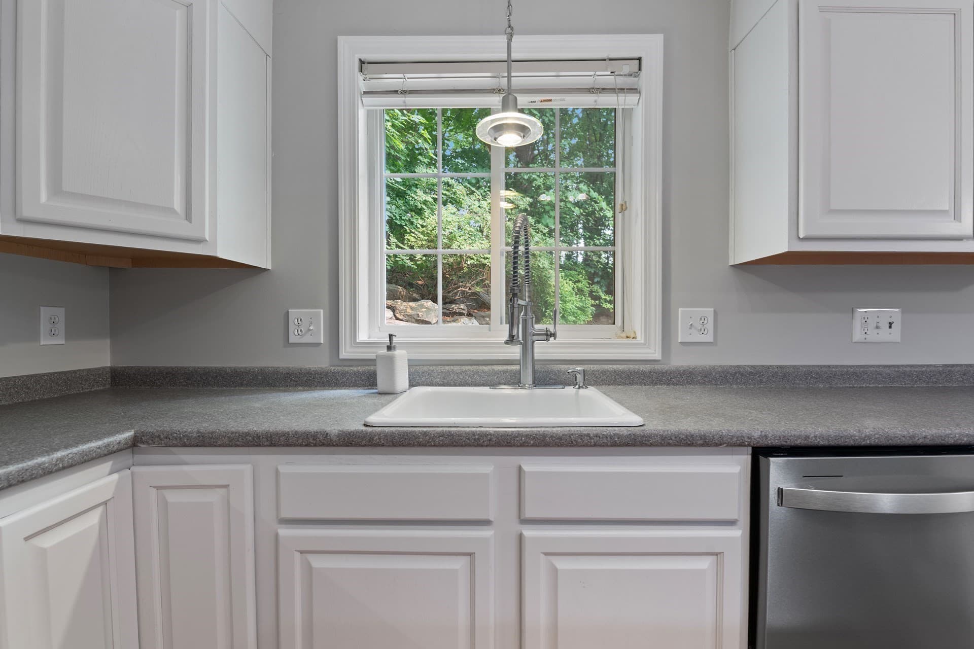 Condominium at 36 Georgetown Drive, Nashua NH 03062, Nashua, photo 11 of 36